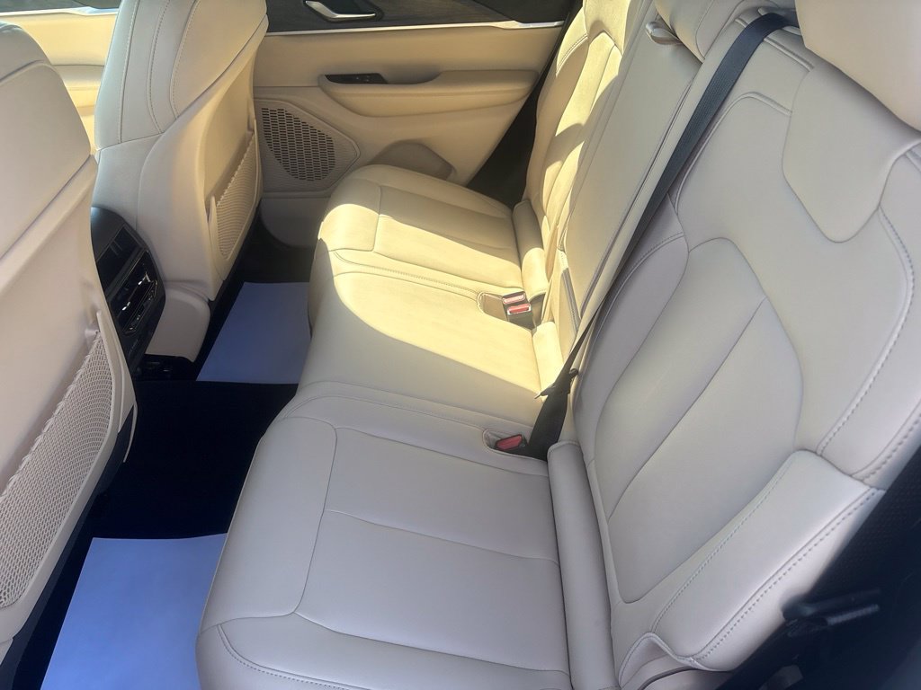 Used 2023 Jeep Grand Cherokee Limited AWD/4WD image 33