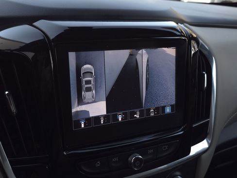 Used 2023 Chevrolet Traverse LT w/ LT Premium Package image 24