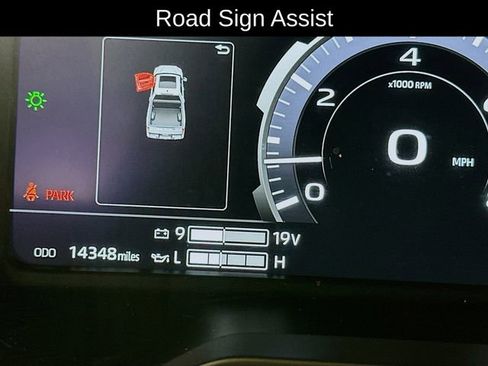 Used 2024 Toyota Tundra Limited AWD/4WD image 9