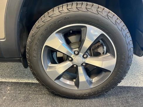 Used 2019 Jeep Cherokee Limited image 15