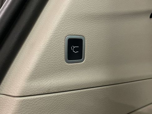 Used 2024 Chrysler Voyager LX FWD image 26