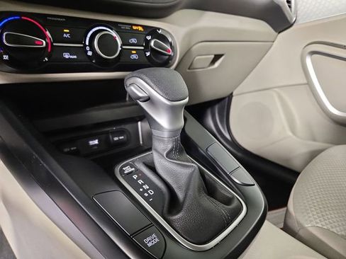 Certified 2025 Kia Soul LX w/ LX Technology Package FWD image 19