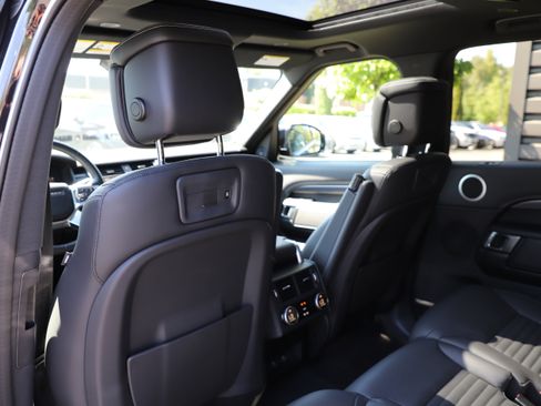 Certified 2025 Land Rover Discovery Metropolitan Edition AWD/4WD image 15