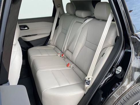 Certified 2025 Nissan Rogue SL FWD image 14