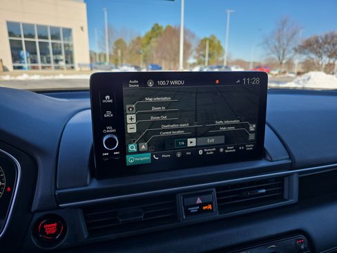 Used 2025 Honda Pilot Touring image 20