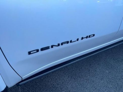 Used 2024 GMC Sierra 2500 Denali Ultimate image 8