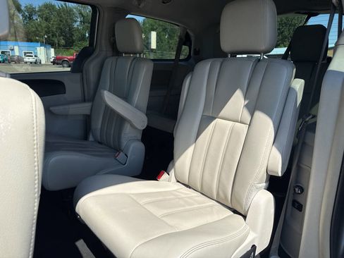 Used 2016 Chrysler Town & Country LX image 15
