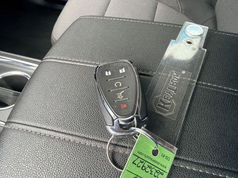 Used 2022 Chevrolet Traverse LT AWD/4WD image 45