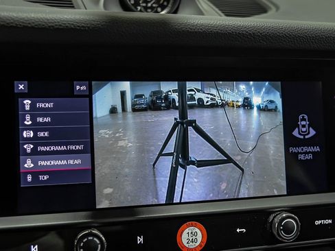 Used 2024 Porsche Macan AWD/4WD image 25