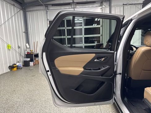 Used 2022 Chevrolet Traverse Premier image 20