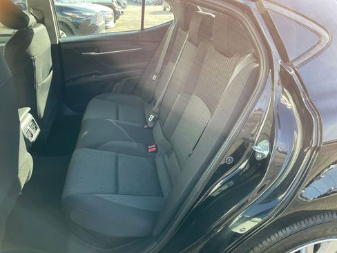 Used 2025 Toyota Camry LE image 24