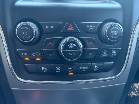 Used 2018 Jeep Grand Cherokee Laredo AWD/4WD image 19