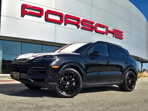 Certified 2025 Porsche Cayenne image 1