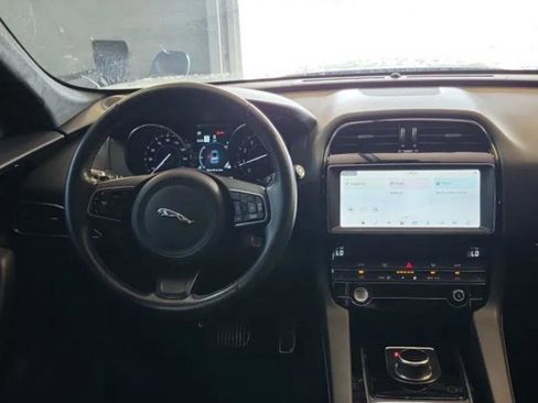 Used 2019 Jaguar F-PACE Premium AWD/4WD image 8