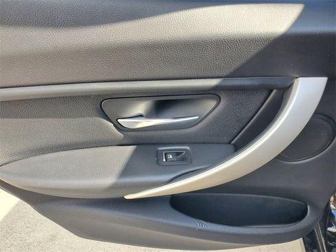 Used 2018 BMW 320i Sedan image 13