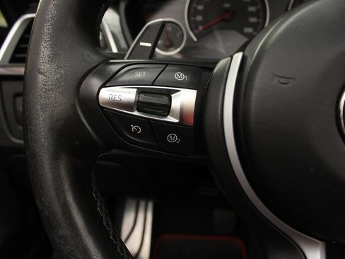 Used 2018 BMW M4 Convertible RWD image 26