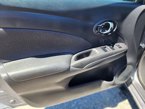 Used 2018 Nissan Versa SV FWD image 11
