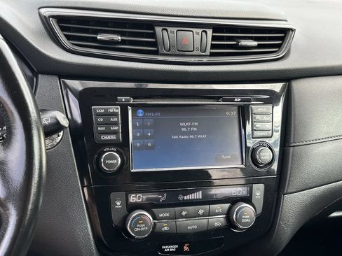 Used 2017 Nissan Rogue SV w/ SV Premium Package FWD image 25