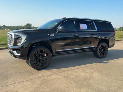 Used 2025 GMC Yukon XL Denali w/ Sun & Power Step Package image 4