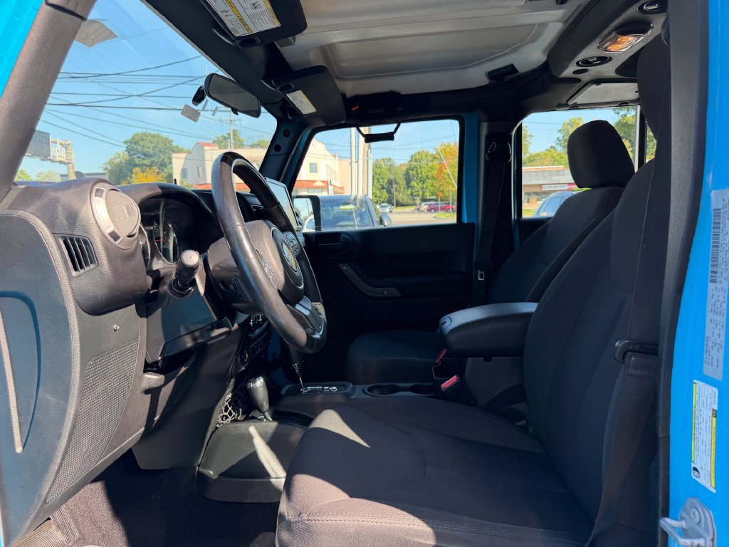 Used 2017 Jeep Wrangler Unlimited Sport w/ Connectivity Group AWD/4WD image 17