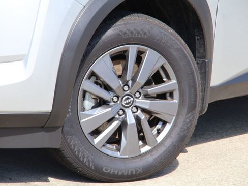 Used 2025 Nissan Pathfinder SV image 28