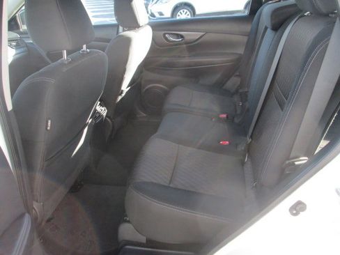 Used 2018 Nissan Rogue S image 11