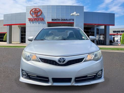 Used 2012 Toyota Camry SE w/ Leather Pkg FWD image 2
