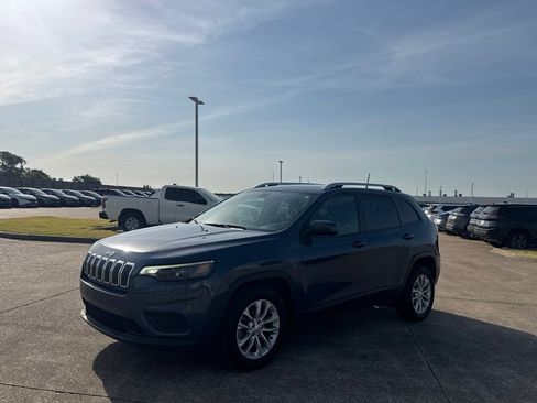Used 2020 Jeep Cherokee Latitude FWD image 9