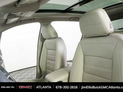 Used 2024 GMC Terrain Denali w/ Denali Premium Package AWD/4WD image 5