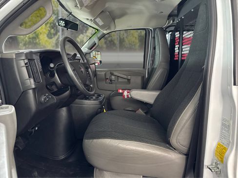 Used 2025 GMC Savana 2500 w/ Driver Convenience Package RWD image 9