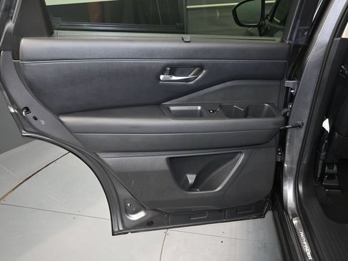 Used 2023 Nissan Pathfinder SL w/ Lighting Package (N92) AWD/4WD image 18