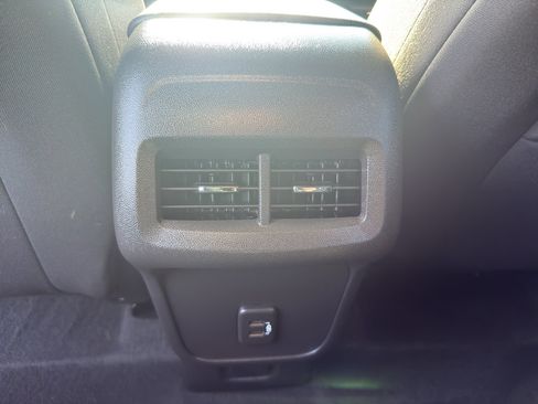 Used 2024 Chevrolet Equinox LT image 31