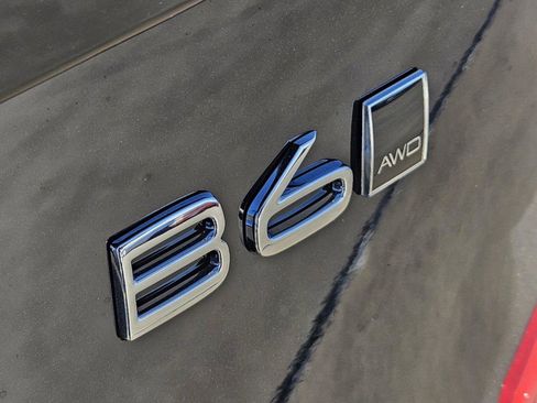 Certified 2025 Volvo XC90 B6 Plus w/ Protection Package Premier image 12