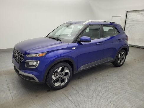 Used 2022 Hyundai Venue SEL w/ Cargo Package image 2