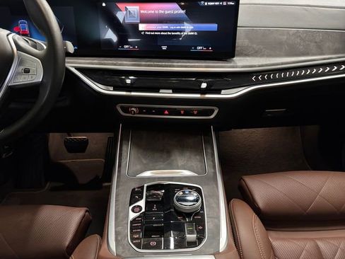 Used 2023 BMW X7 xDrive40i w/ Parking Assistance Package AWD/4WD image 11