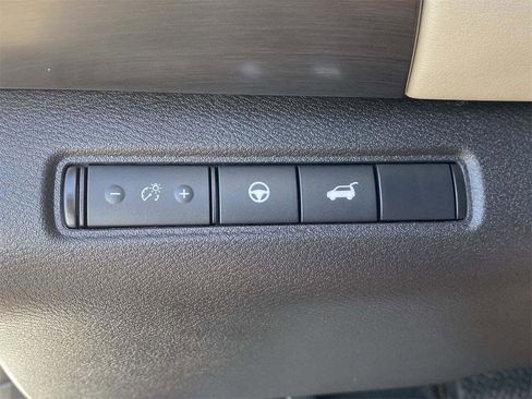 New 2025 Nissan Pathfinder SL image 34