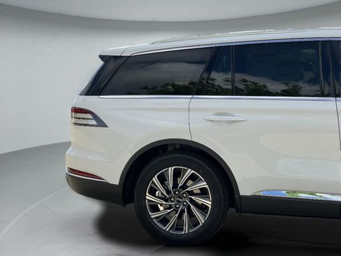 New 2026 Lincoln Aviator 2WD image 34