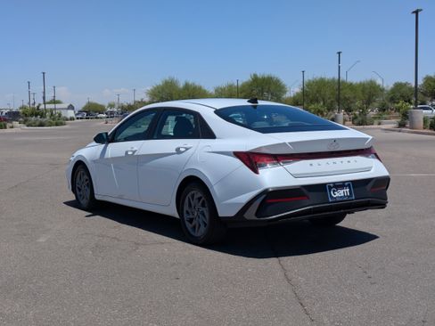 Used 2024 Hyundai Elantra SEL FWD image 3