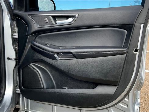 Used 2022 Ford Edge SE w/ Black Appearance Package image 28
