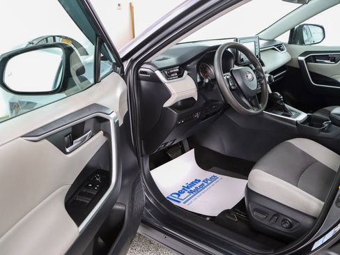 Used 2021 Toyota RAV4 XLE w/ Convenience Package AWD/4WD image 3