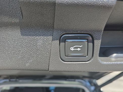 Used 2020 GMC Acadia SLE w/ Driver Convenience Package FWD image 13