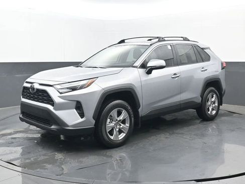 Used 2025 Toyota RAV4 XLE FWD image 22