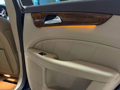 Used 2012 Mercedes-Benz CLS 550 image 21