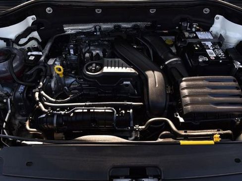 Certified 2024 Volkswagen Taos SE image 25