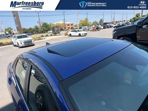 Used 2021 Hyundai Elantra SEL w/ Convenience + Premium Package FWD image 4