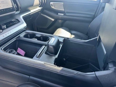 Used 2025 Ford Expedition Max Platinum image 23