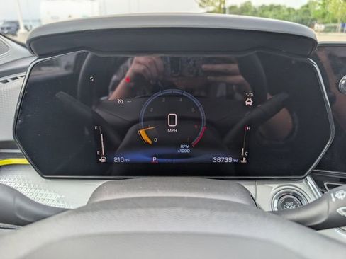 Used 2025 Chevrolet Trax LT FWD image 15