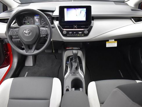 Used 2025 Toyota Corolla LE image 12