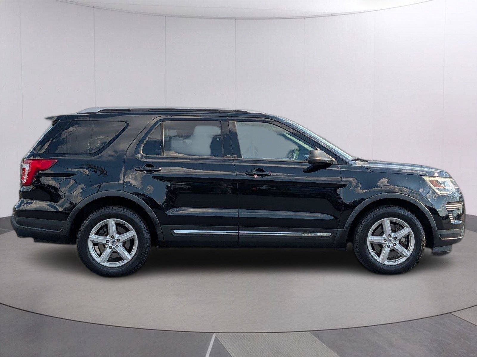 Used 2018 Ford Explorer XLT FWD image 6