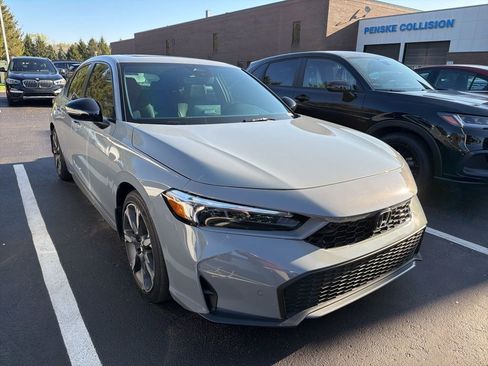 Used 2025 Honda Civic Sport Touring image 4